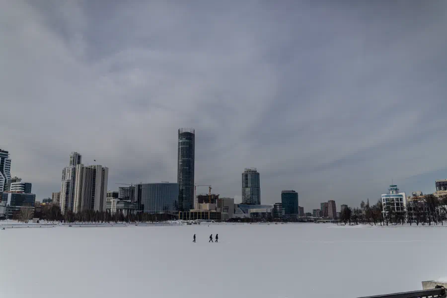Мост через Исеть с вечерней подсветкой