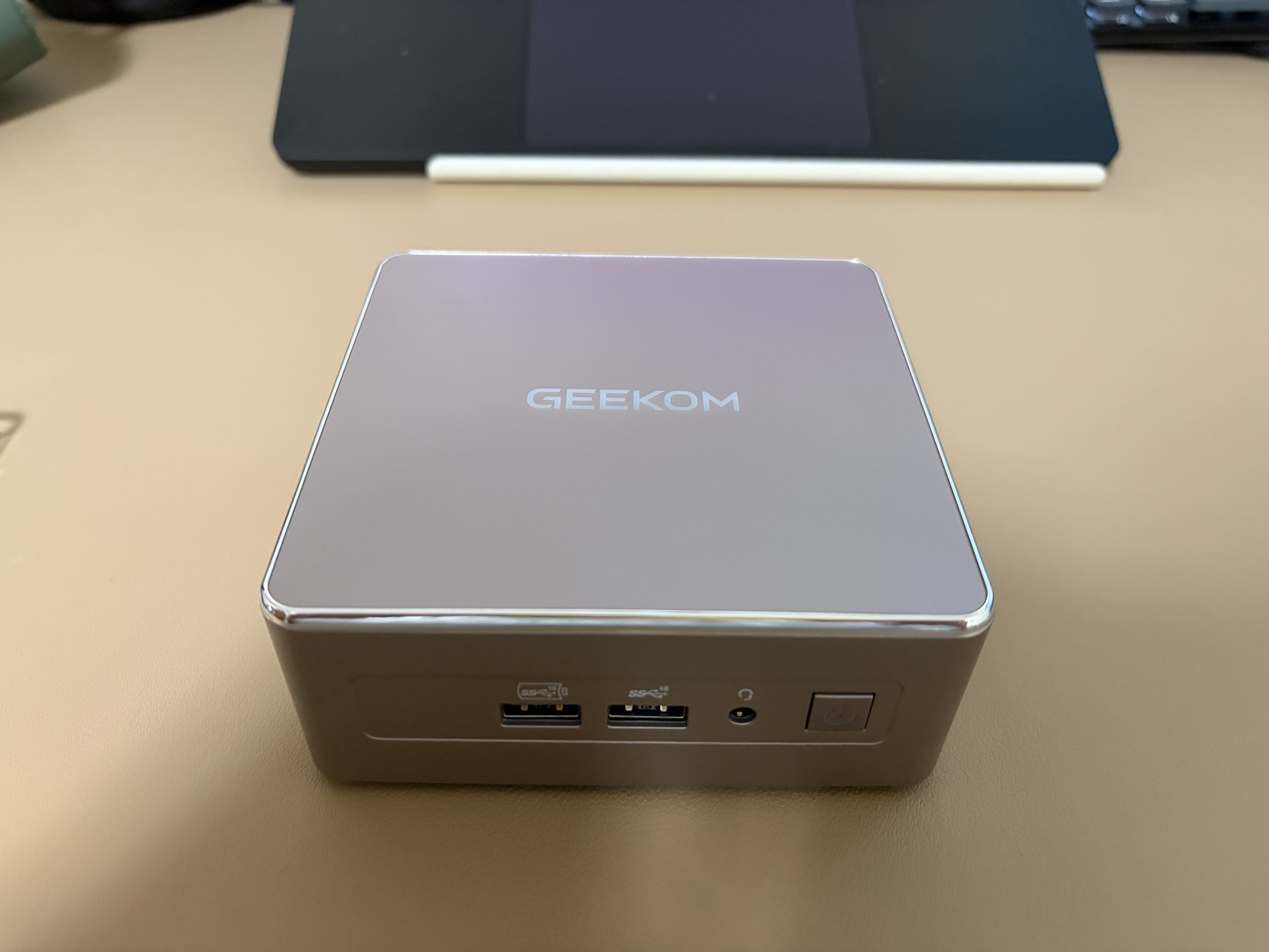 GEEKOM A5 в рабочей обстановке